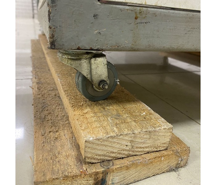 Подставка под печь для пиццы SK с полкой б/у